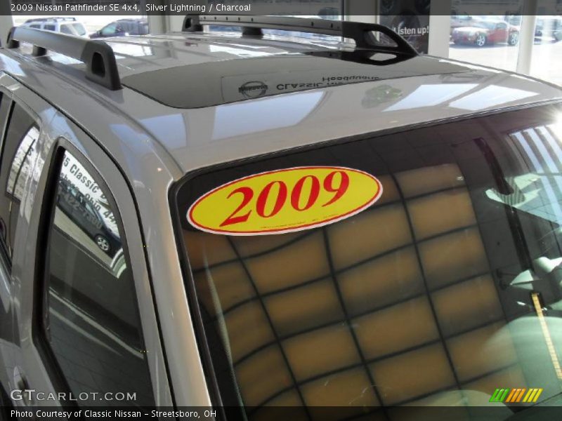 Silver Lightning / Charcoal 2009 Nissan Pathfinder SE 4x4