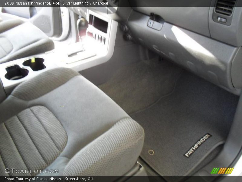 Silver Lightning / Charcoal 2009 Nissan Pathfinder SE 4x4