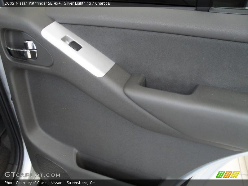 Silver Lightning / Charcoal 2009 Nissan Pathfinder SE 4x4