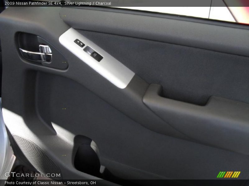 Silver Lightning / Charcoal 2009 Nissan Pathfinder SE 4x4