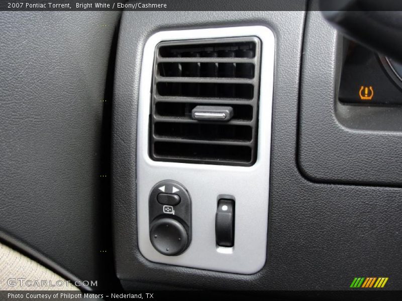 Bright White / Ebony/Cashmere 2007 Pontiac Torrent