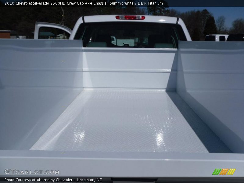 Summit White / Dark Titanium 2010 Chevrolet Silverado 2500HD Crew Cab 4x4 Chassis