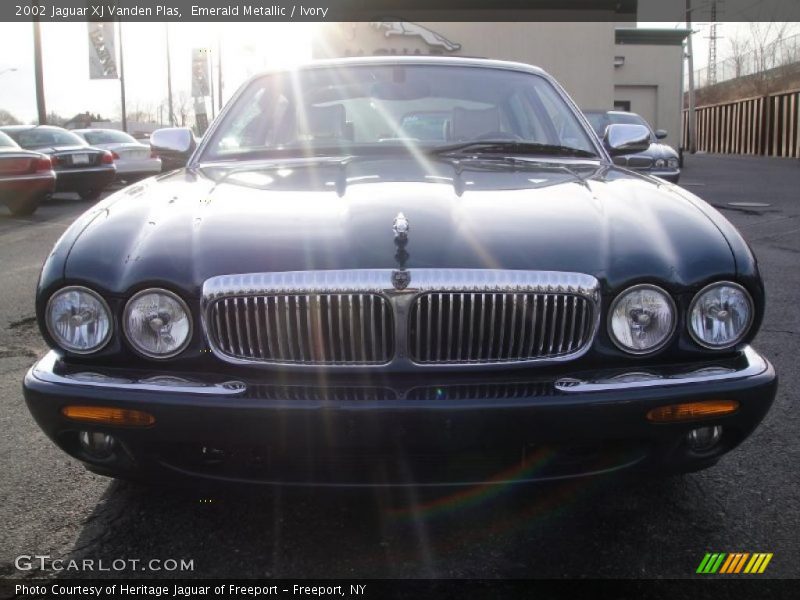 Emerald Metallic / Ivory 2002 Jaguar XJ Vanden Plas