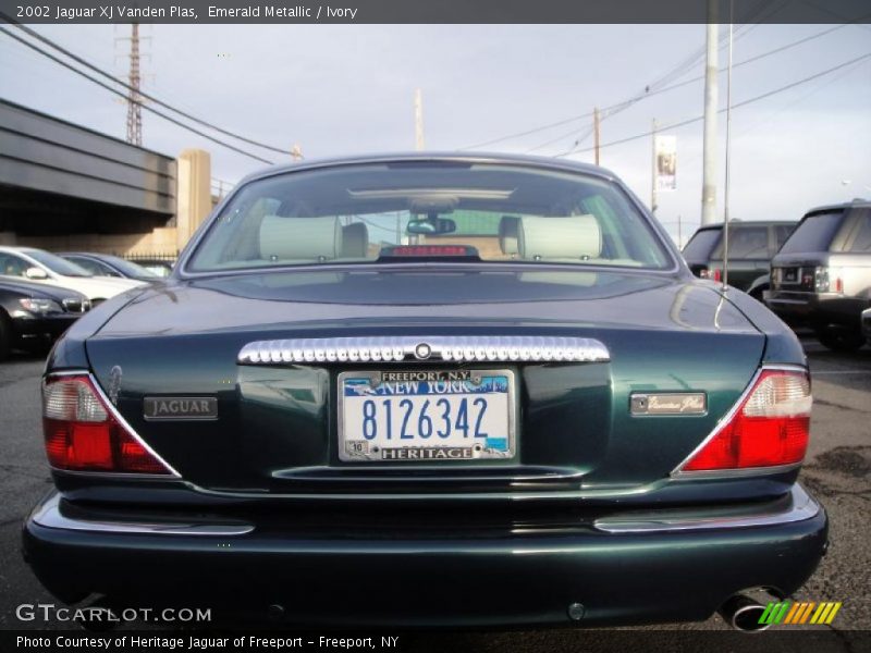 Emerald Metallic / Ivory 2002 Jaguar XJ Vanden Plas