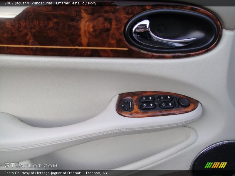 Emerald Metallic / Ivory 2002 Jaguar XJ Vanden Plas