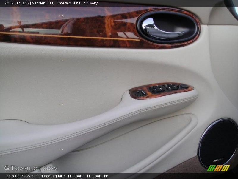 Emerald Metallic / Ivory 2002 Jaguar XJ Vanden Plas