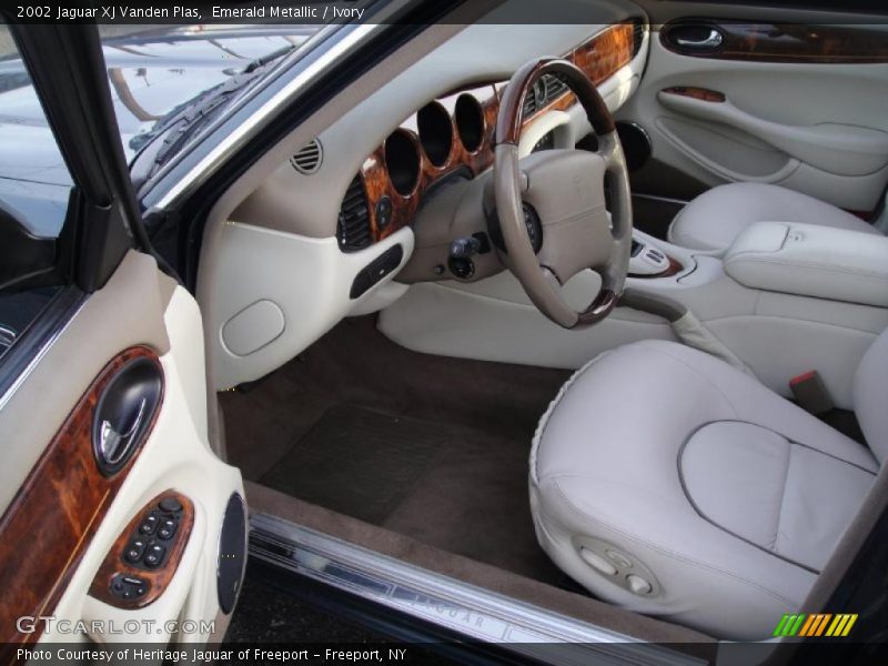 Emerald Metallic / Ivory 2002 Jaguar XJ Vanden Plas