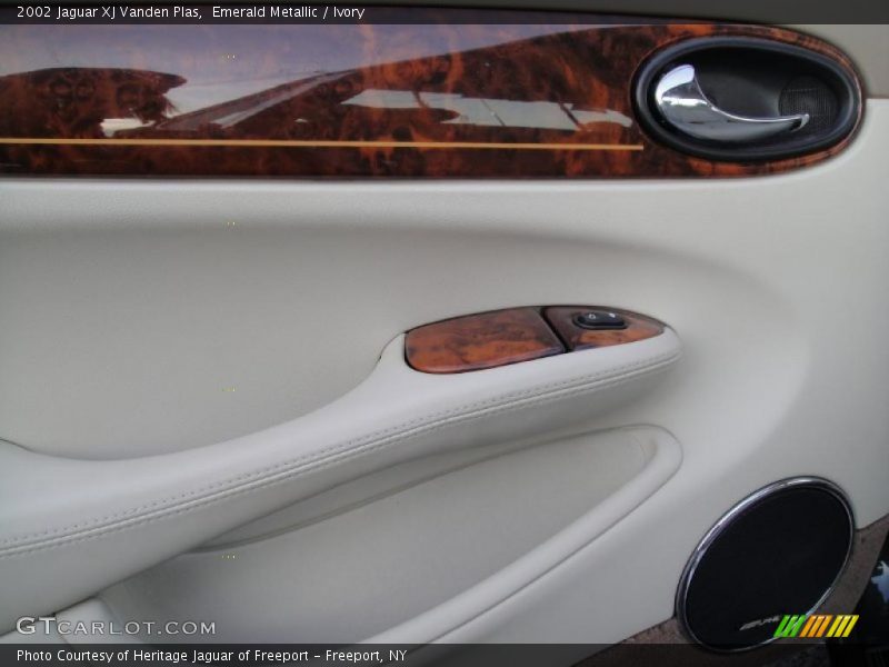Emerald Metallic / Ivory 2002 Jaguar XJ Vanden Plas