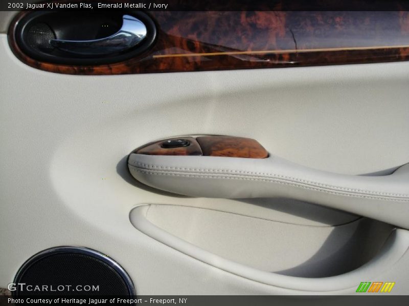 Emerald Metallic / Ivory 2002 Jaguar XJ Vanden Plas
