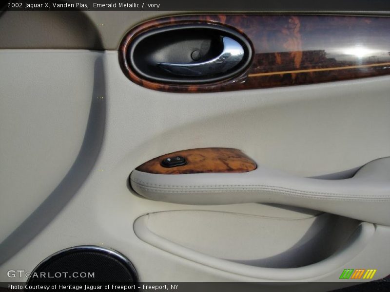 Emerald Metallic / Ivory 2002 Jaguar XJ Vanden Plas