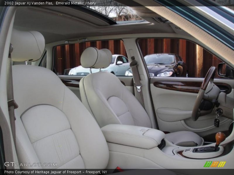 Emerald Metallic / Ivory 2002 Jaguar XJ Vanden Plas