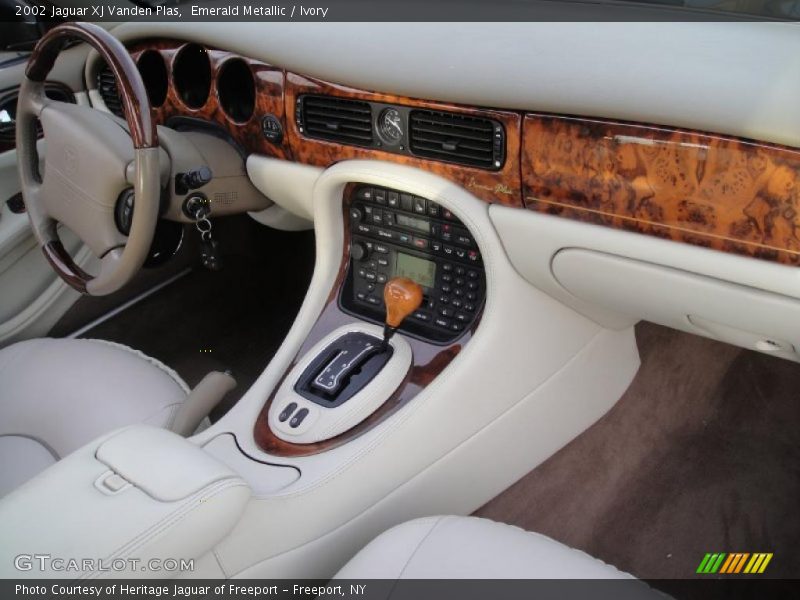 Emerald Metallic / Ivory 2002 Jaguar XJ Vanden Plas