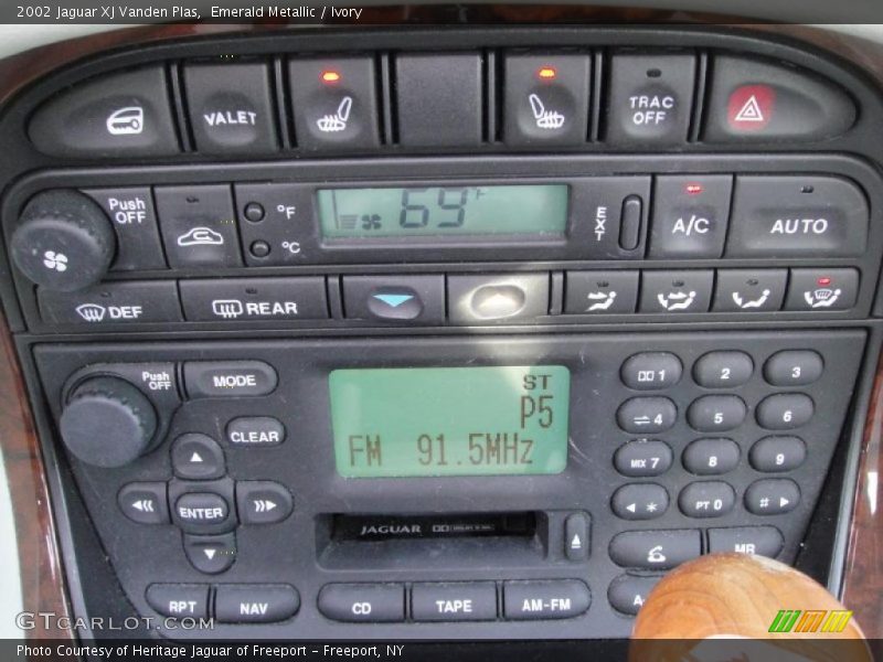 Emerald Metallic / Ivory 2002 Jaguar XJ Vanden Plas