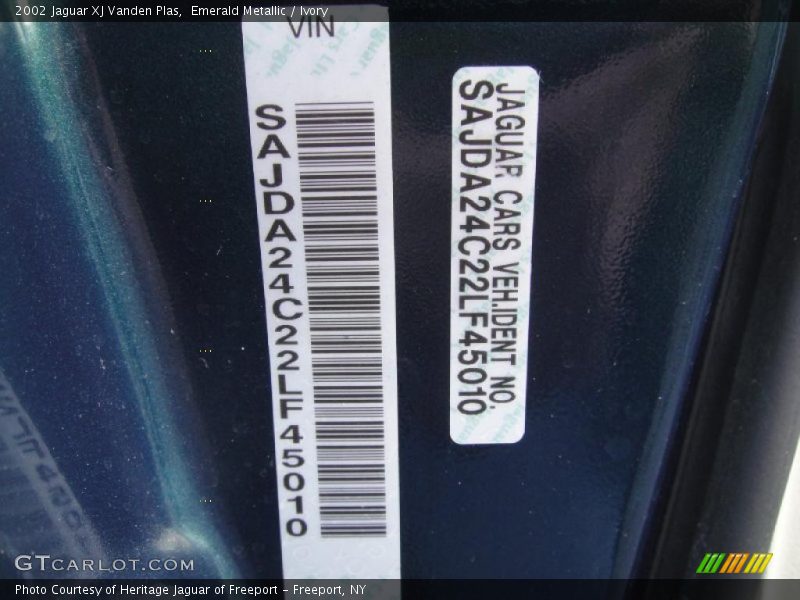 Emerald Metallic / Ivory 2002 Jaguar XJ Vanden Plas