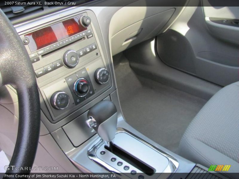 Black Onyx / Gray 2007 Saturn Aura XE