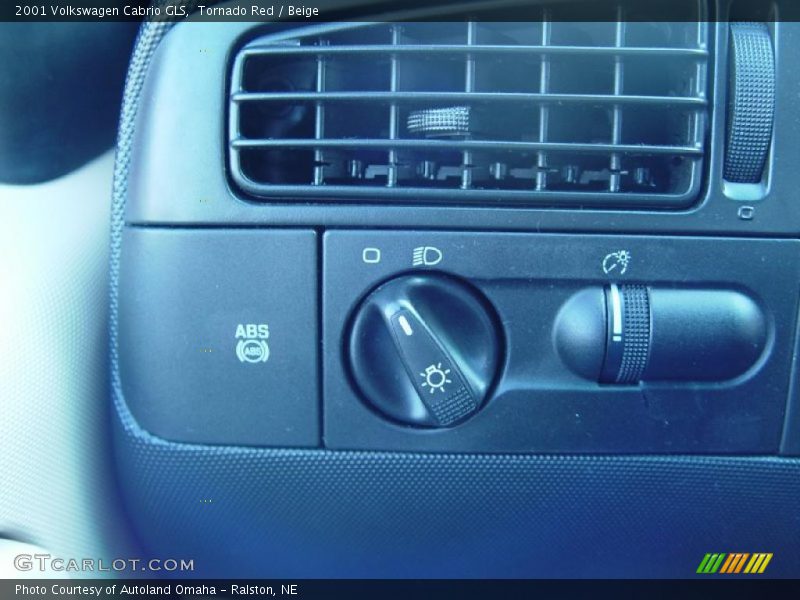 Tornado Red / Beige 2001 Volkswagen Cabrio GLS
