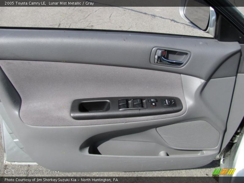 Lunar Mist Metallic / Gray 2005 Toyota Camry LE