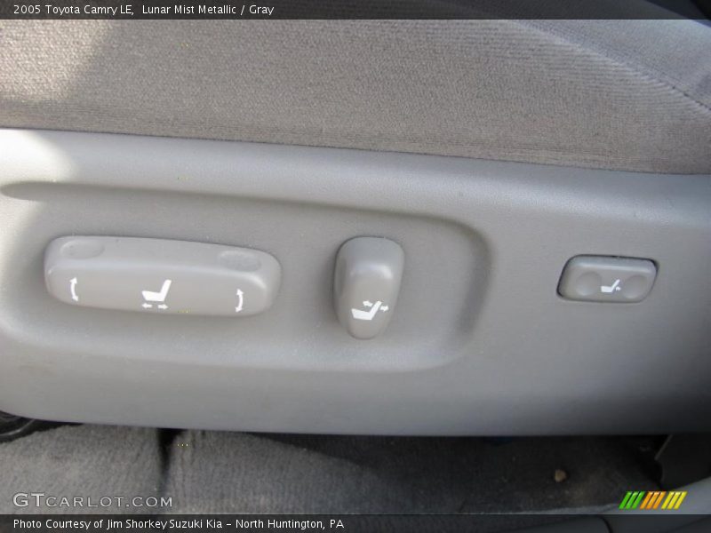 Lunar Mist Metallic / Gray 2005 Toyota Camry LE