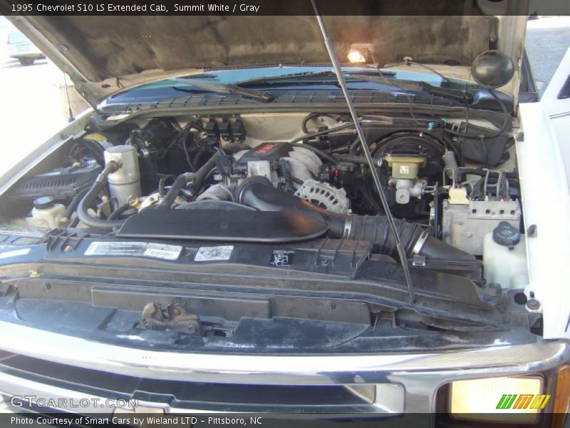 Summit White / Gray 1995 Chevrolet S10 LS Extended Cab