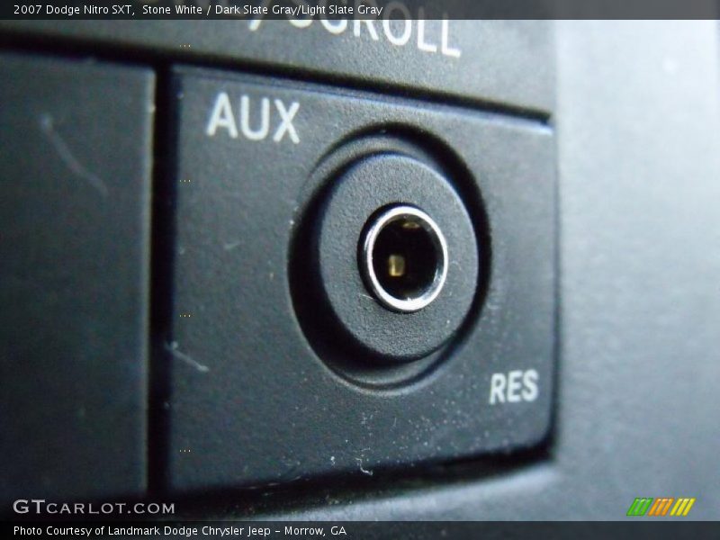 Stone White / Dark Slate Gray/Light Slate Gray 2007 Dodge Nitro SXT