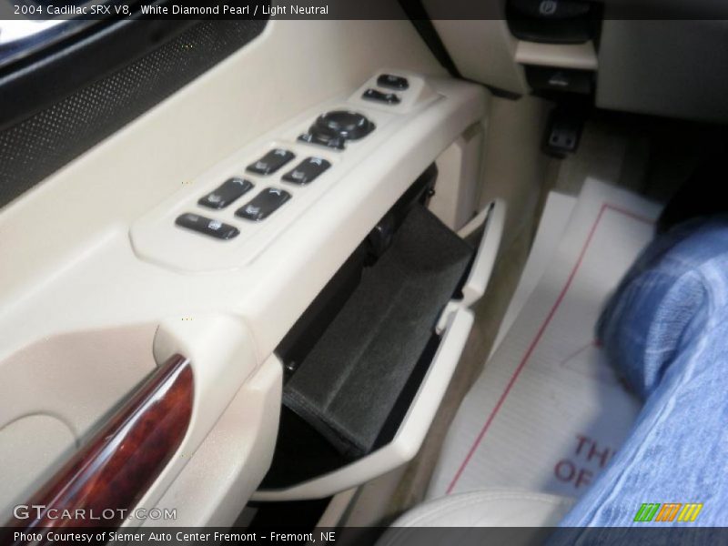 White Diamond Pearl / Light Neutral 2004 Cadillac SRX V8
