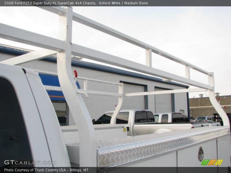 Oxford White / Medium Stone 2008 Ford F250 Super Duty XL SuperCab 4x4 Chassis