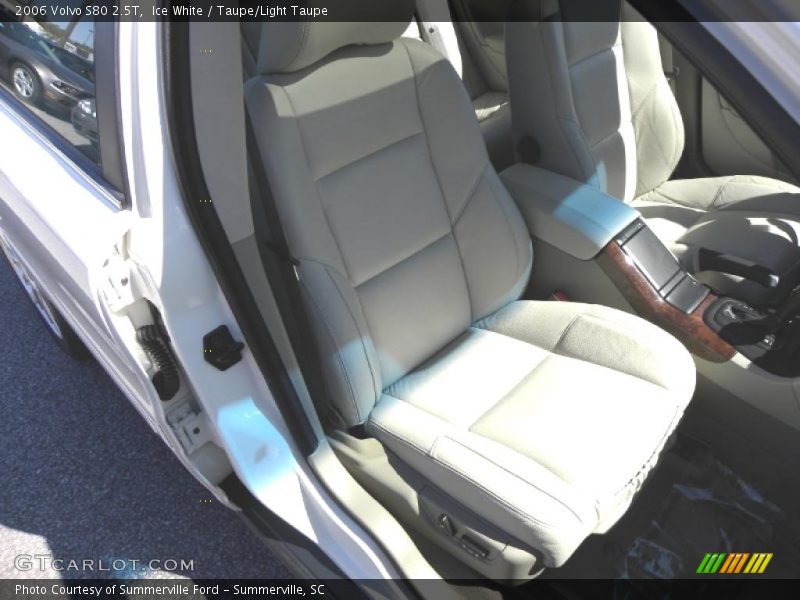 Ice White / Taupe/Light Taupe 2006 Volvo S80 2.5T