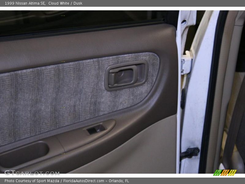 Cloud White / Dusk 1999 Nissan Altima SE