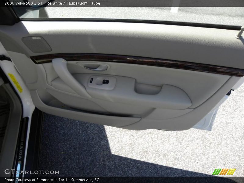 Ice White / Taupe/Light Taupe 2006 Volvo S80 2.5T