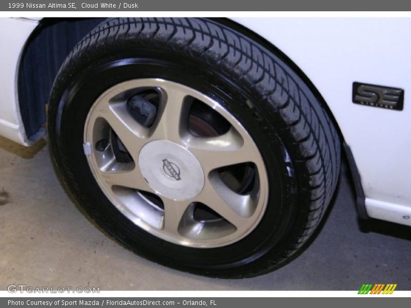 Cloud White / Dusk 1999 Nissan Altima SE