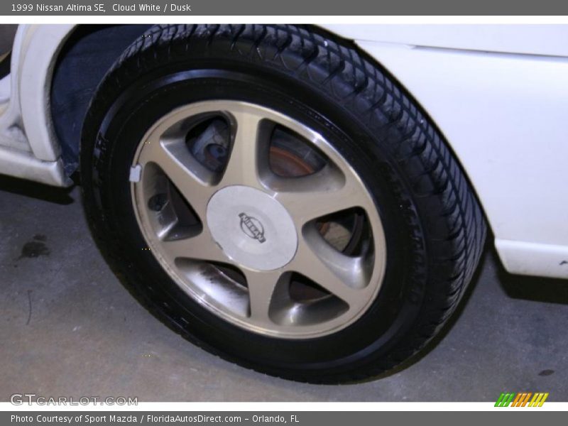 Cloud White / Dusk 1999 Nissan Altima SE