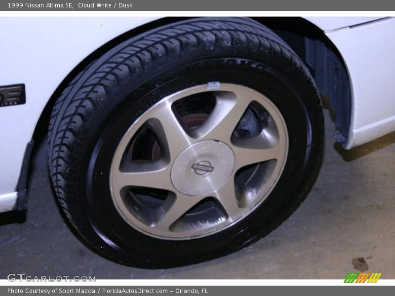 Cloud White / Dusk 1999 Nissan Altima SE