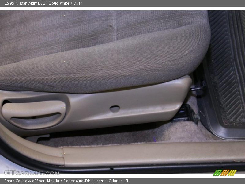 Cloud White / Dusk 1999 Nissan Altima SE