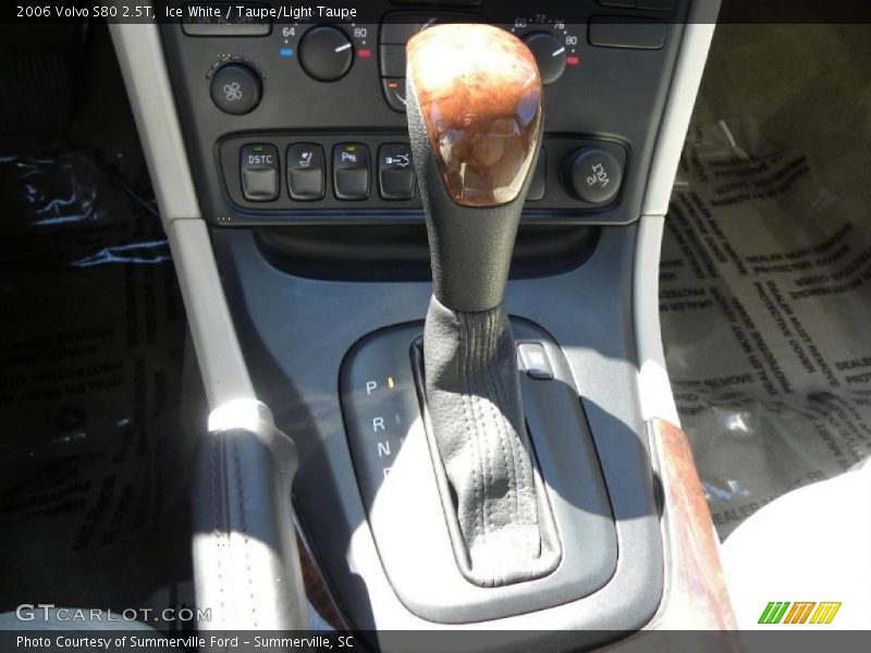 Ice White / Taupe/Light Taupe 2006 Volvo S80 2.5T