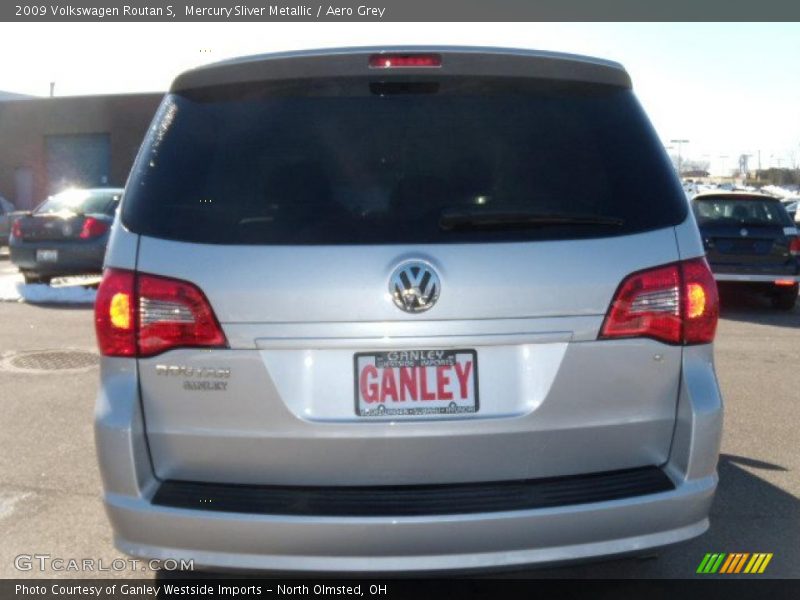 Mercury Sliver Metallic / Aero Grey 2009 Volkswagen Routan S