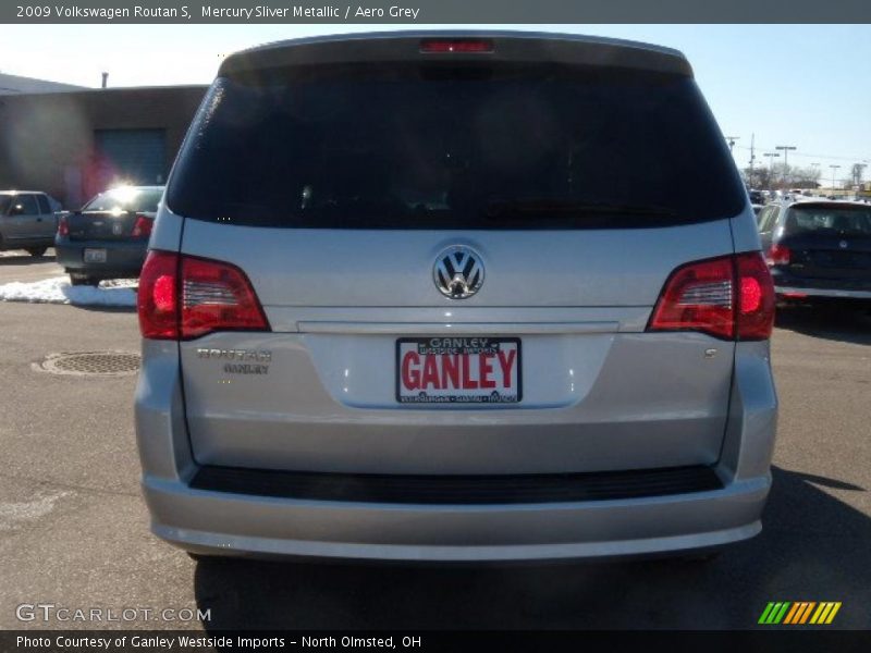 Mercury Sliver Metallic / Aero Grey 2009 Volkswagen Routan S