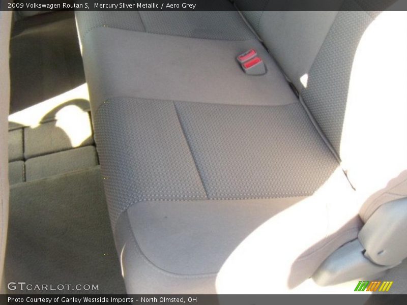 Mercury Sliver Metallic / Aero Grey 2009 Volkswagen Routan S