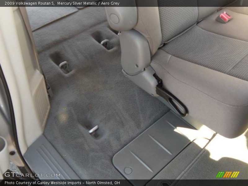 Mercury Sliver Metallic / Aero Grey 2009 Volkswagen Routan S