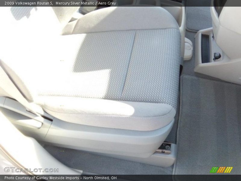 Mercury Sliver Metallic / Aero Grey 2009 Volkswagen Routan S