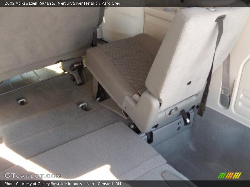 Mercury Sliver Metallic / Aero Grey 2009 Volkswagen Routan S