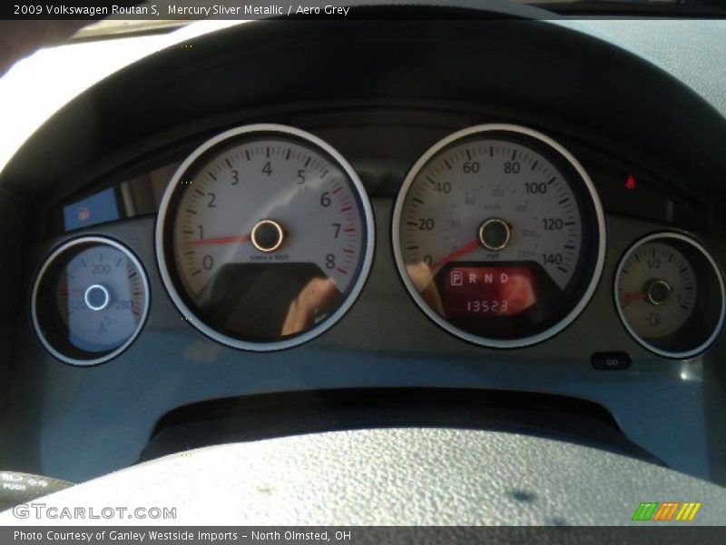 Mercury Sliver Metallic / Aero Grey 2009 Volkswagen Routan S