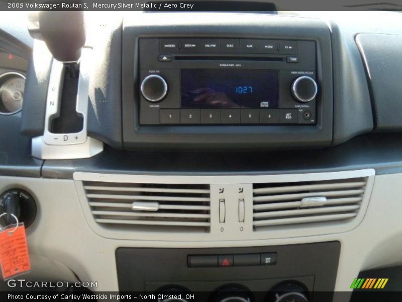 Mercury Sliver Metallic / Aero Grey 2009 Volkswagen Routan S