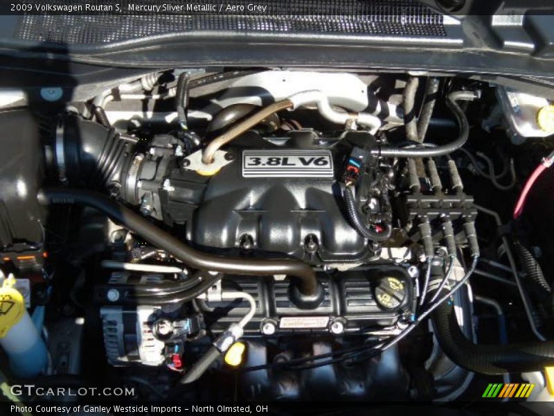 Mercury Sliver Metallic / Aero Grey 2009 Volkswagen Routan S