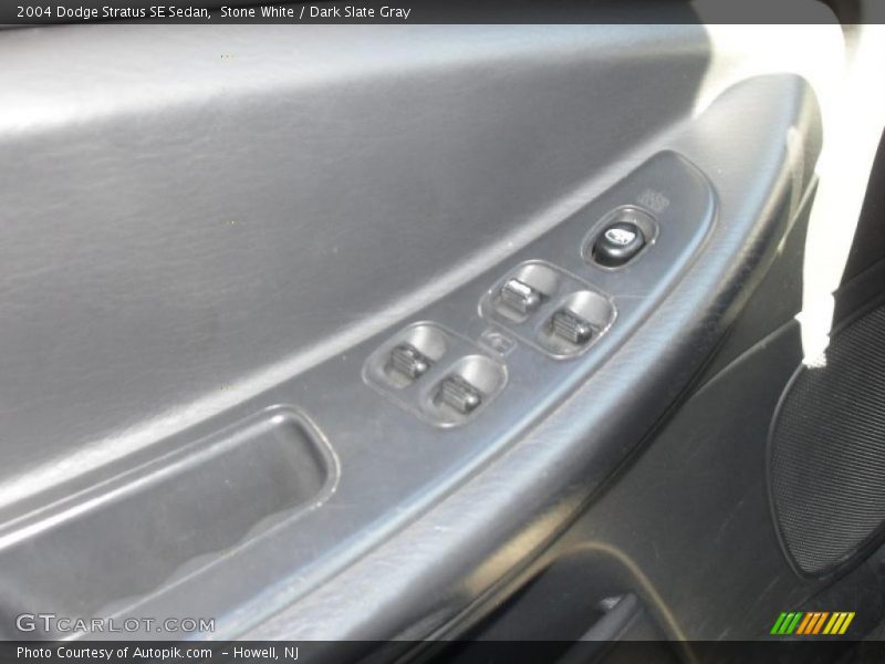 Stone White / Dark Slate Gray 2004 Dodge Stratus SE Sedan