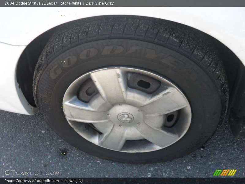 Stone White / Dark Slate Gray 2004 Dodge Stratus SE Sedan