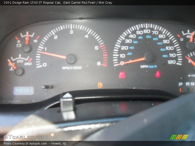 Dark Garnet Red Pearl / Mist Gray 2001 Dodge Ram 1500 ST Regular Cab
