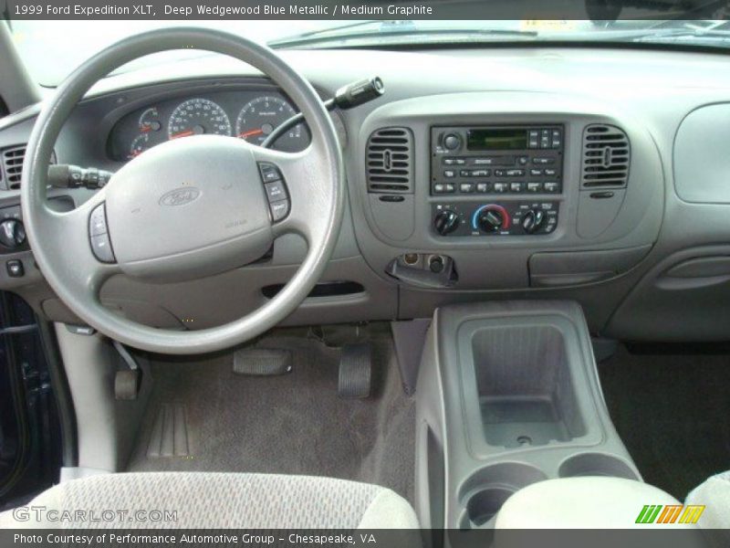 Dashboard of 1999 Expedition XLT
