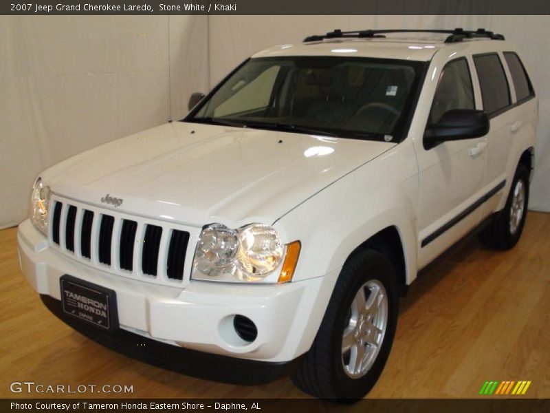 Stone White / Khaki 2007 Jeep Grand Cherokee Laredo