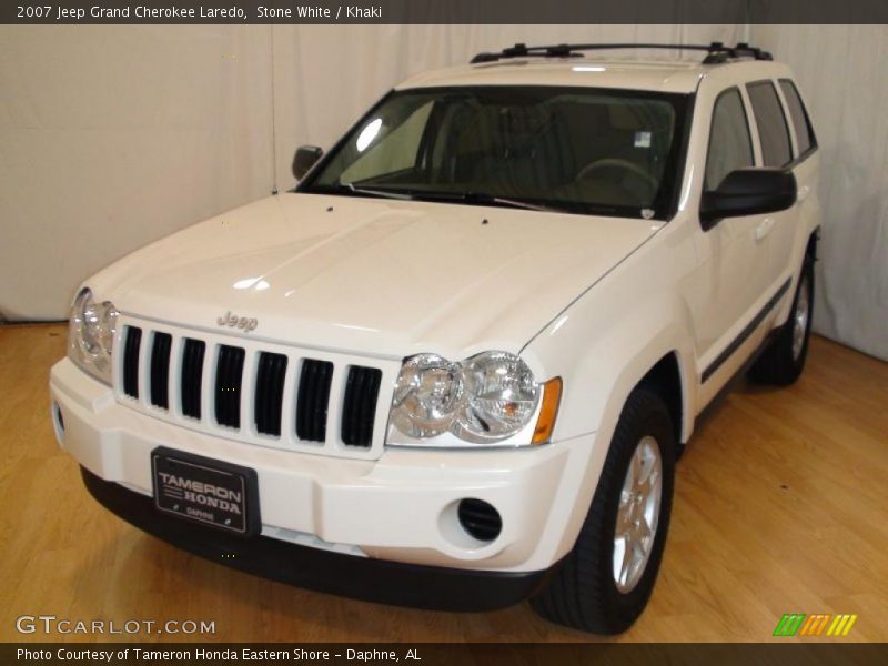 Stone White / Khaki 2007 Jeep Grand Cherokee Laredo