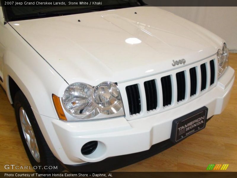 Stone White / Khaki 2007 Jeep Grand Cherokee Laredo